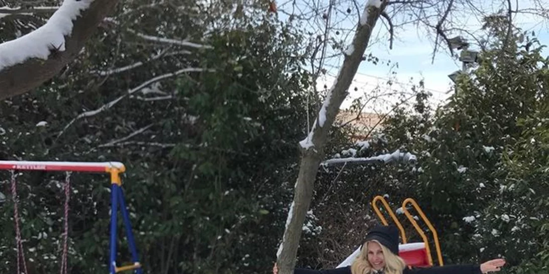 Ελένη Μενεγάκη: Το παιχνίδι της στα χιόνια