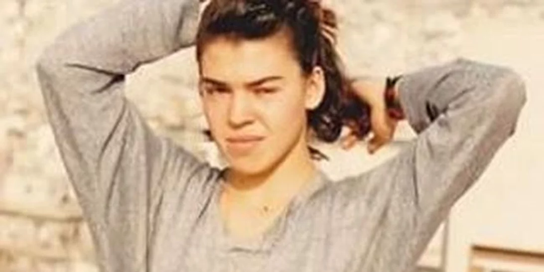 Αναγνωρίζεις το νεαρό κορίτσι της φωτογραφίας;