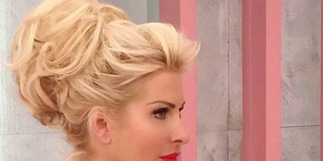 To total velour είναι η τάση που θα θέλεις να φοράς συνέχεια - δες πώς το κάνει η Ελένη Μενεγάκη!