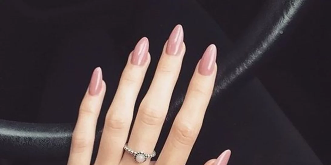 #maniMonday: Η επόμενη μέρα - Πώς να βάψεις τα νύχια σου μετά τα Χριστούγεννα