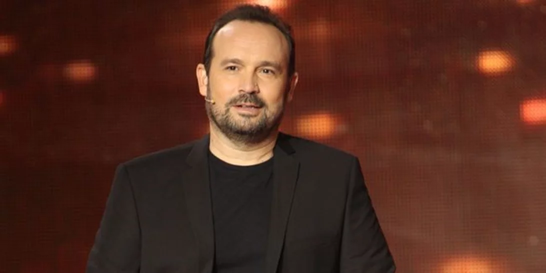 Κώστας Μακεδόνας: Σπάνια δημόσια εμφάνιση με την πανέμορφη σύζυγό του!