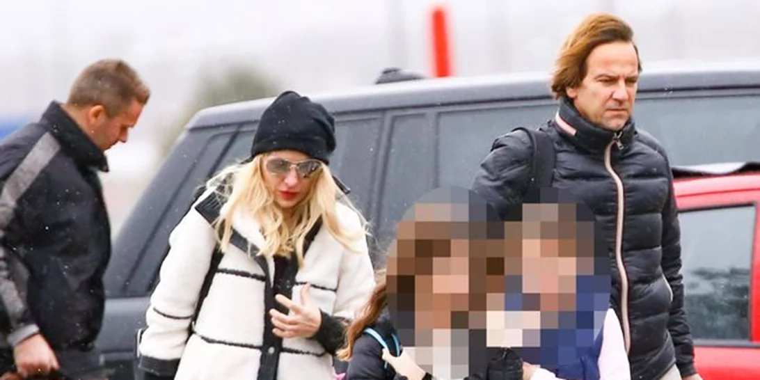 Ελένη Μενεγάκη - Μάκης Παντζόπουλος: Στο αεροδρόμιο με προορισμό τις Σεϋχέλλες