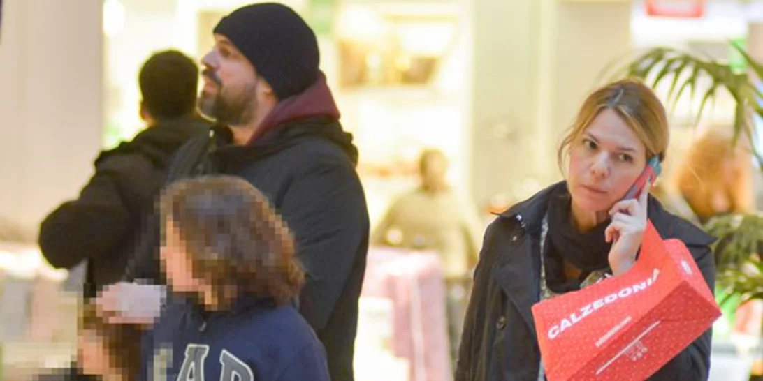 Έλενα Κατραβά - Λορέντζο Καριέρε: Σπάνια δημόσια εμφάνιση με τα παιδιά τους