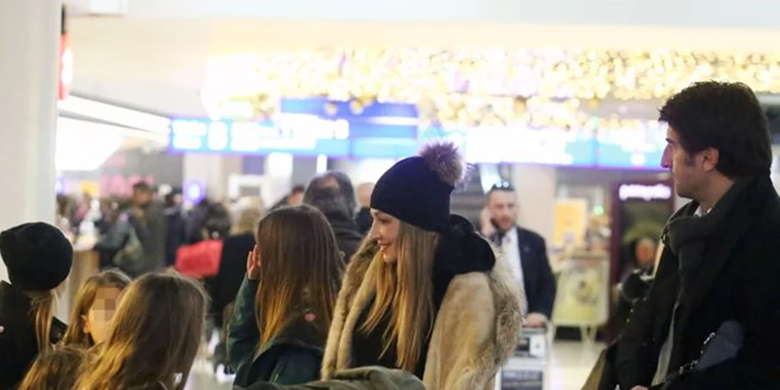 Ελένη Πετρουλάκη - Ίλια Ίβιτς: Απόδραση με τις τέσσερις κόρες τους