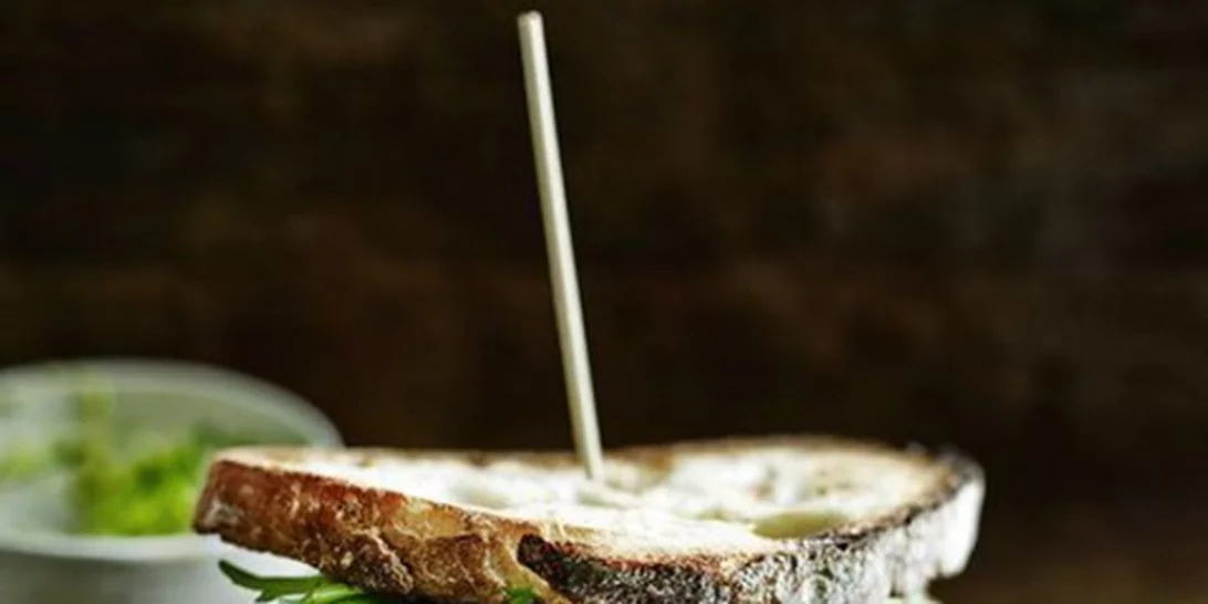 Οι κανόνες για το ΤΕΛΕΙΟ ΜΕΣΗΜΕΡΙΑΝΟ που δεν παχαίνει (οι τροφές, οι έξυπνες σος σαλάτας και τι θα φας έξω)