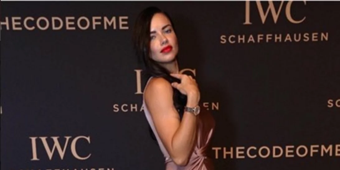 Adriana Lima: Εντυπωσιακή στο κόκκινο χαλί!