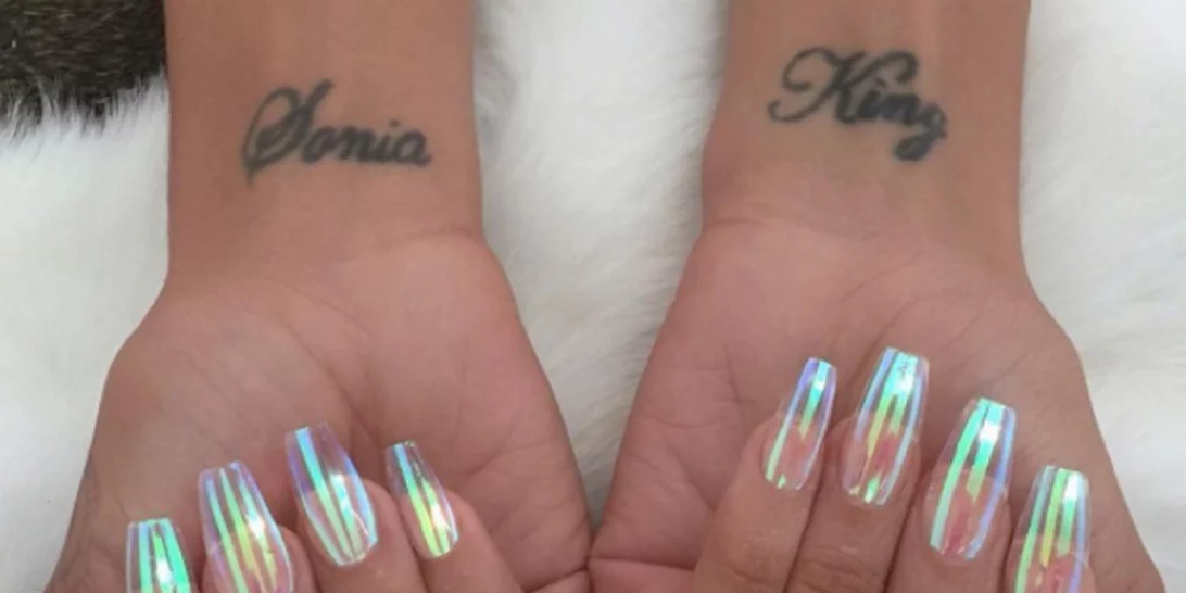 #maniMonday: Τα διάφανα νύχια είναι so hot right now!