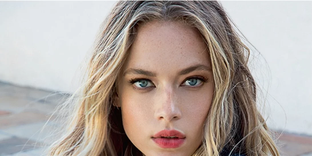 Hannah Ferguson: Αποκαλυπτική σε πρωτοχρονιάτικο βίντεο!