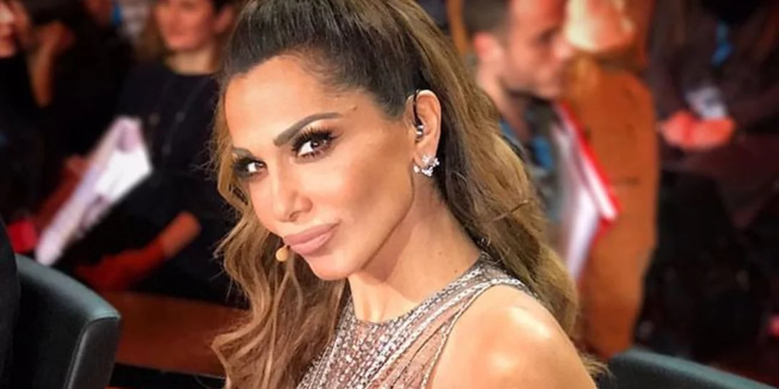 Δέσποινα Βανδή: Στο πάτωμα... μετά από έξι παραστάσεις και ένα live