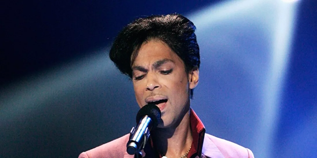 Επιτέλους ο Prince τιμάται με το δικό του "μοβ" χρώμα