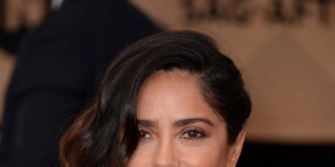 Η Salma Hayek και η Bella Thorne αποχαιρετούν το 2017 με τον πιο... γυμνό τρόπο!