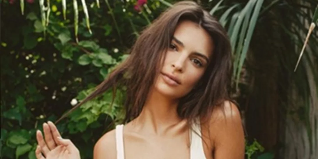 Emily Ratajkowski: Έβαλε «φωτιά» στο Instagram
