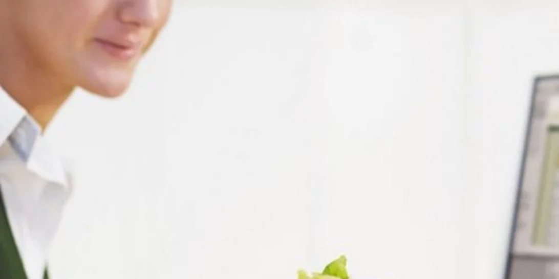 Έρευνα: Γιατί αν τρως λίγο και συχνά θα είσαι πάντα αδύνατη!