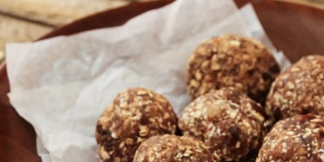 Μπάλες ενέργειας με σοκολάτα και βρώμη ΧΩΡΙΣ ψήσιμο