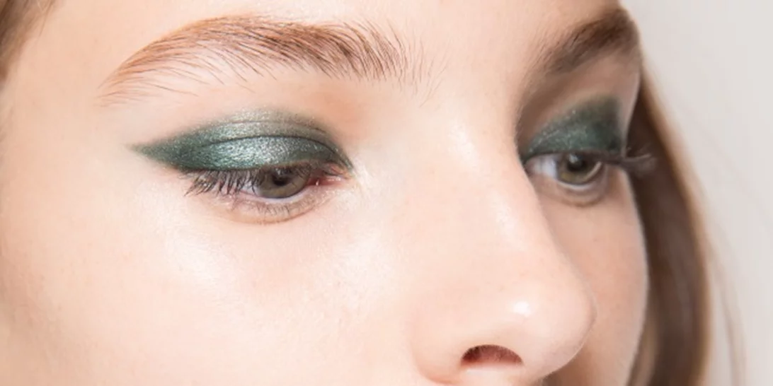 Αυτό το χρώμα σκιάς είναι το απόλυτο χρώμα για το 2017