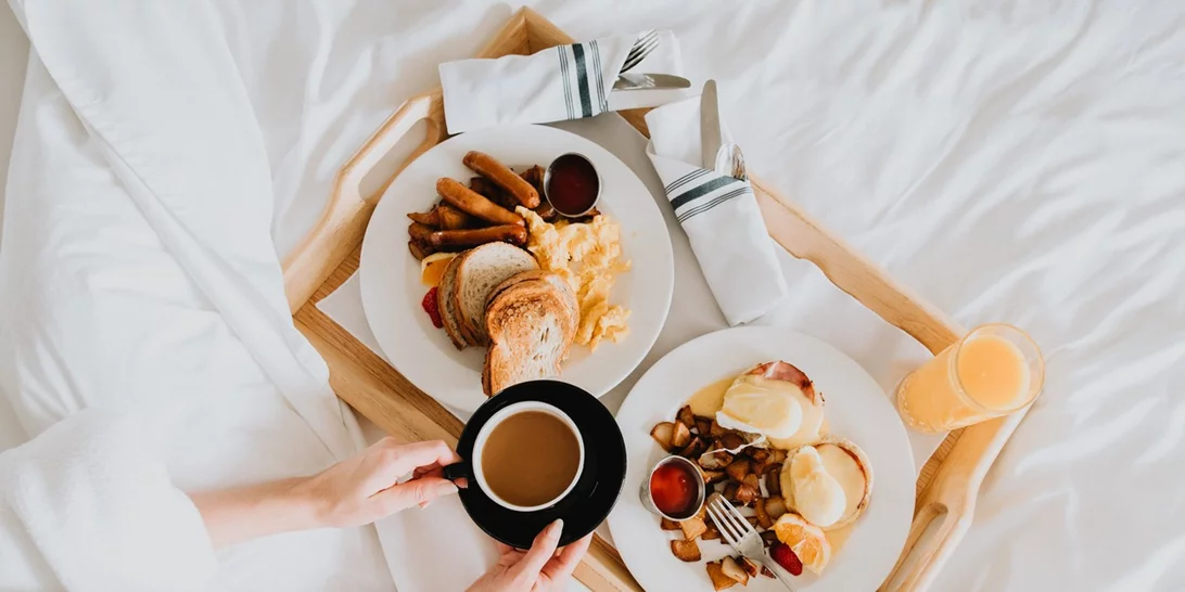 4 λάθη που κάνεις με το πρωινό σου και δε χάνεις κιλά (μήπως πίνεις χυμό;)