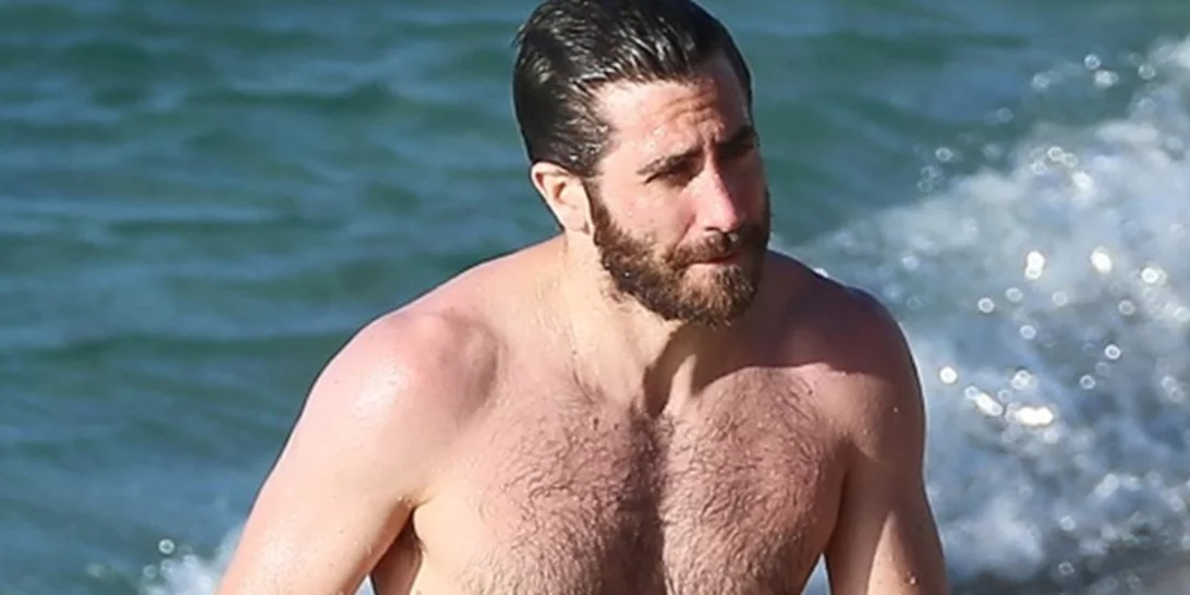 Jake Gyllenhaal: Στην παραλία με τη νέα του σύντροφο