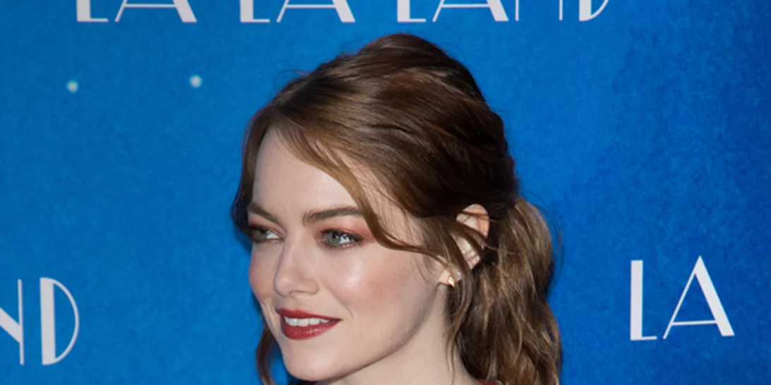 Emma Stone: Η εκπληκτική της εμφάνιση στην παριζιάνικη πρεμιέρα του "La la Land"
