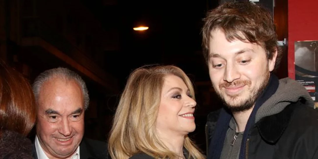 Έλλη Στάη: Σπάνια βραδινή έξοδος με το σύντροφό της και το γιο της