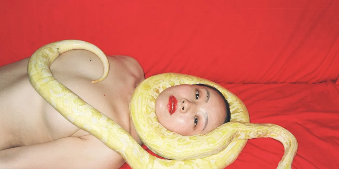 Ren Hang: Ποιος ήταν ο νεαρός Κινέζος φωτογράφος που πήρε τη ζωή του την περασμένη Πέμπτη;