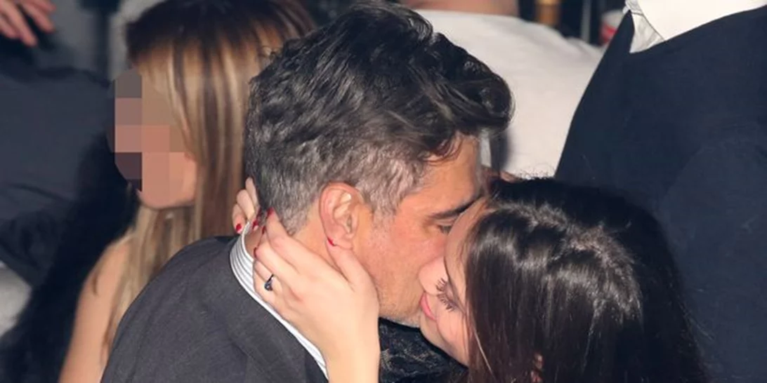 Άρης Σπηλιωτόπουλος: Δημόσια φιλιά με την 21χρονη σύντροφό του