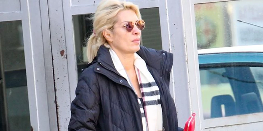 Ελένη Μενεγάκη: Πού την εντόπισε ο φωτογραφικός φακός