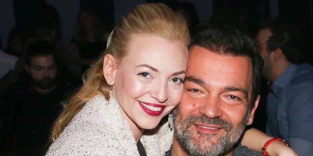 Κωνσταντίνος Καζάκος - Ιωάννα Μαρτζούκου: Τα τρυφερά φιλιά του ζευγαριού