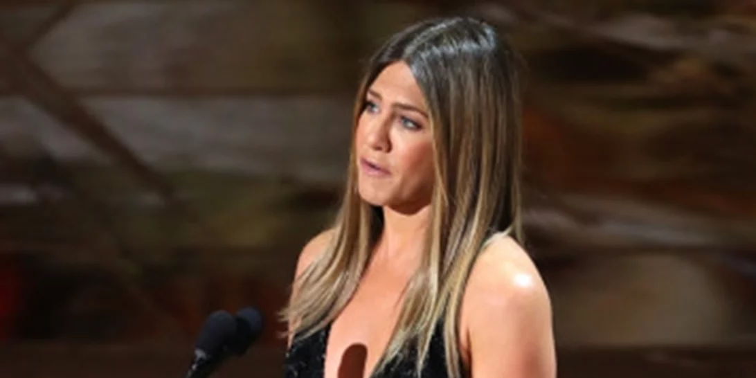 Jennifer Aniston: Κάτι μάς θυμίζει το φόρεμα της!