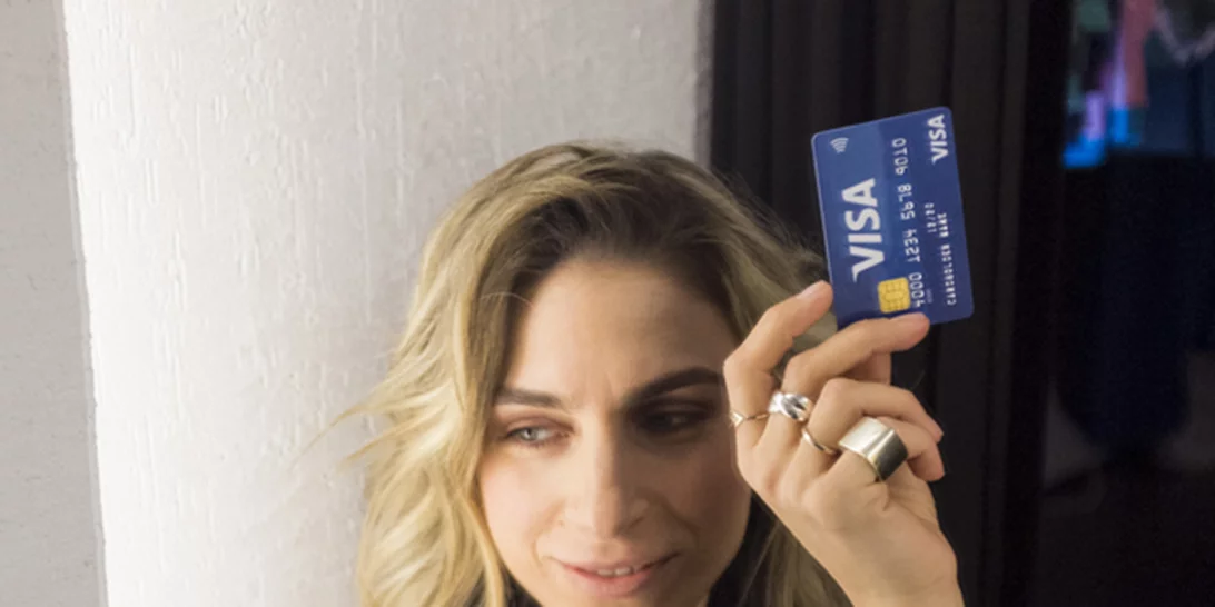 Τι συμβαίνει όταν η Μόδα συναντά την Τεχνολογία; Η Αννούσα Μελά και η Visa έχουν όλες τις απαντήσεις!