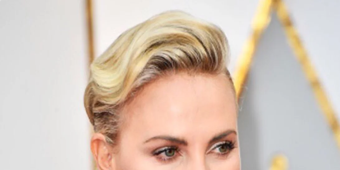 Όσκαρ 2017: Η εμφάνιση της Charlize Theron σχολιάστηκε όσο καμία στα social media