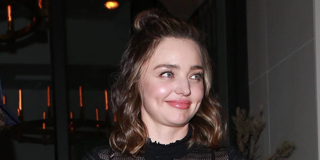 Είναι αυτό το πιο cool βραδινό ντύσιμο με τζιν παντελόνι;