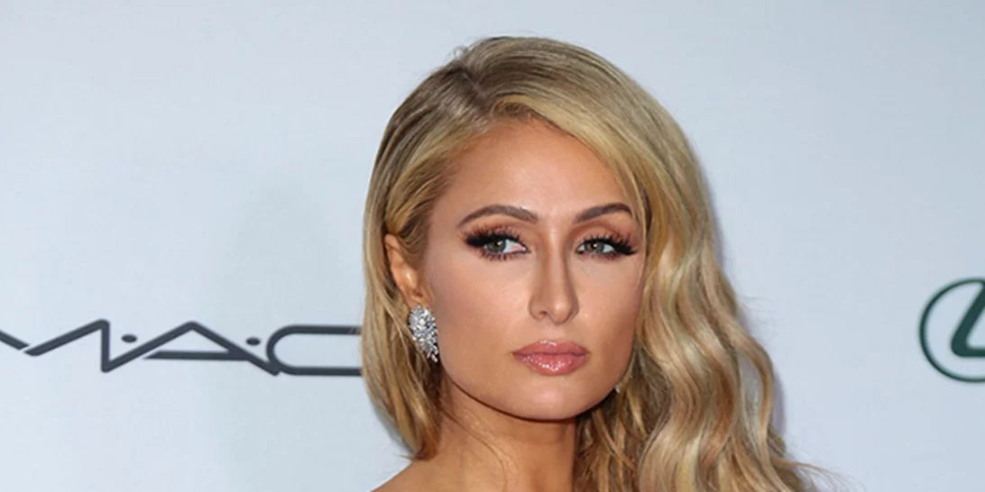 Η Paris Hilton για πρώτη φορά μελαχρινή!