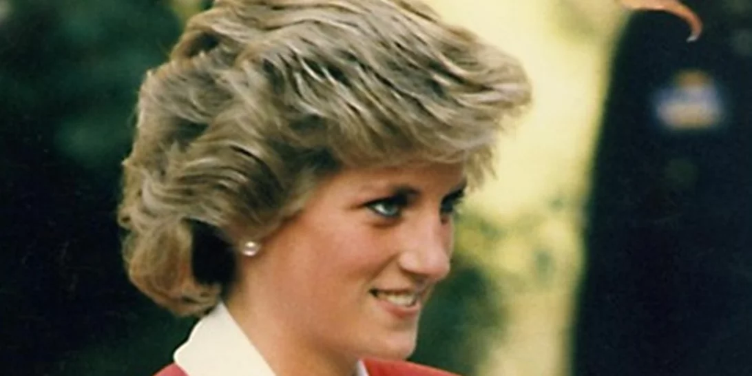 Ένα γλυκό βίντεο δείχνει την πριγκίπισσα Diana να παίρνει μέρος σε έναν σχολικό αγώνα