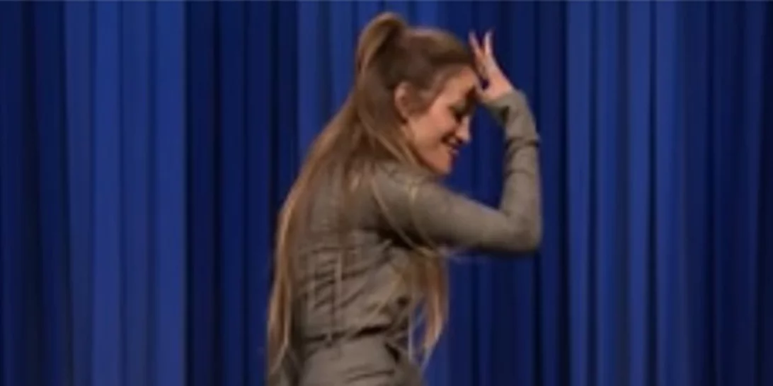 Jennifer Lopez: Στην πιο αστεία και σέξι μάχη χορού (βίντεο)
