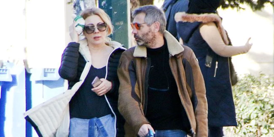 Σμαράγδα Καρύδη - Θοδωρής Αθερίδης: Χαλαρή βόλτα στην Αθήνα