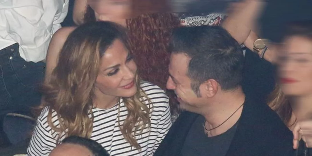 Δέσποινα Βανδή - Ντέμης Νικολαΐδης: Καυτά φιλιά σε νυχτερινή τους έξοδο