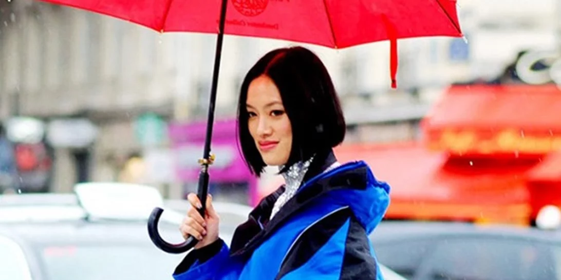 Έτσι ντύνονται τα κορίτσια της μόδας όταν βρέχει