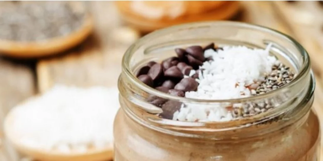 Συνταγές με chia: Πώς θα φτιάξεις γκρανόλα με βρόμη και chia αλλά και πουτίγκα σοκολάτα