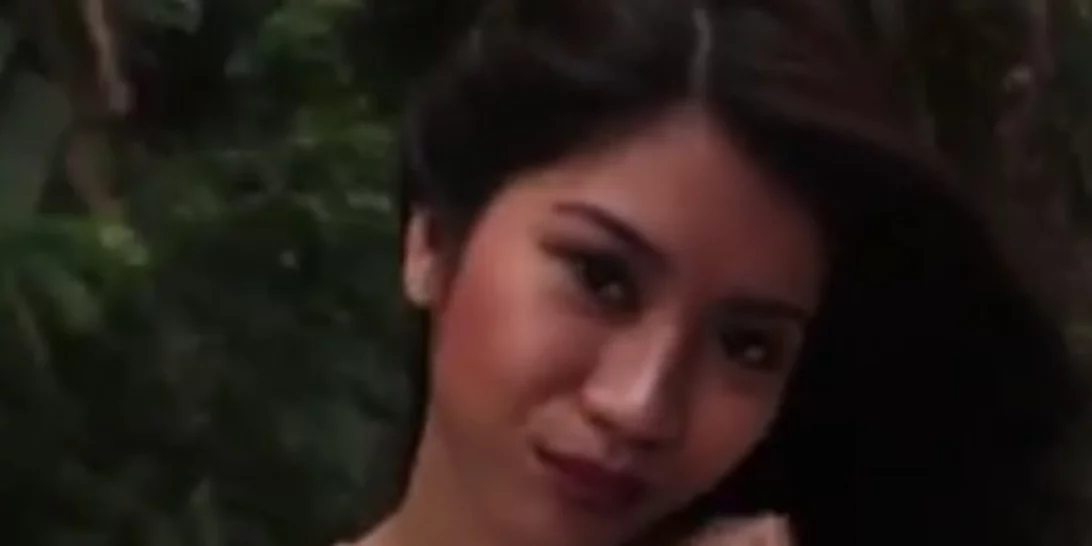 Αυτή η κοπέλα βάφεται ενώ κάνει ποδήλατο! Αυτές είναι ικανότητες..