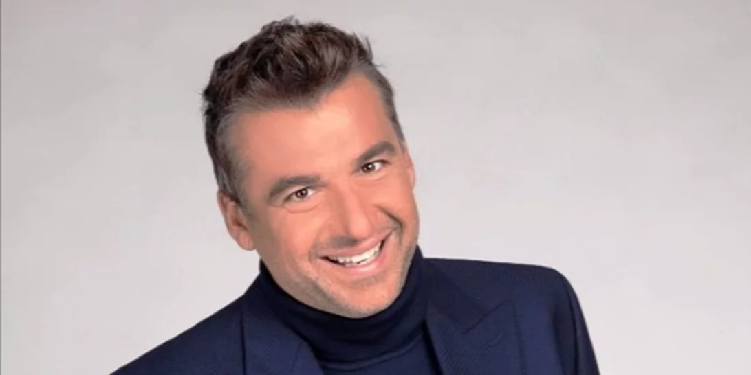 Γιώργος Λιάγκας: Οι φωτογραφίες από το πρώτο του μπάνιο στη θάλασσα