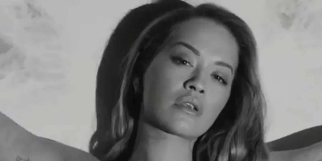 Rita Ora: Πρωταγωνιστεί στην σούπερ σέξι νέα καμπάνια Tezenis