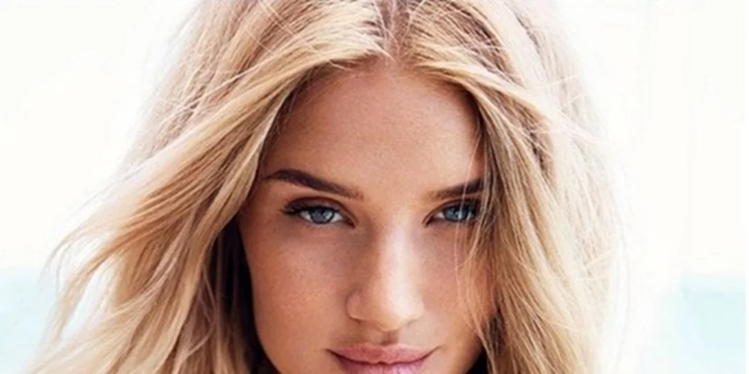 Rosie Huntington-Whiteley: Φωτογραφήθηκε με μαγιό!
