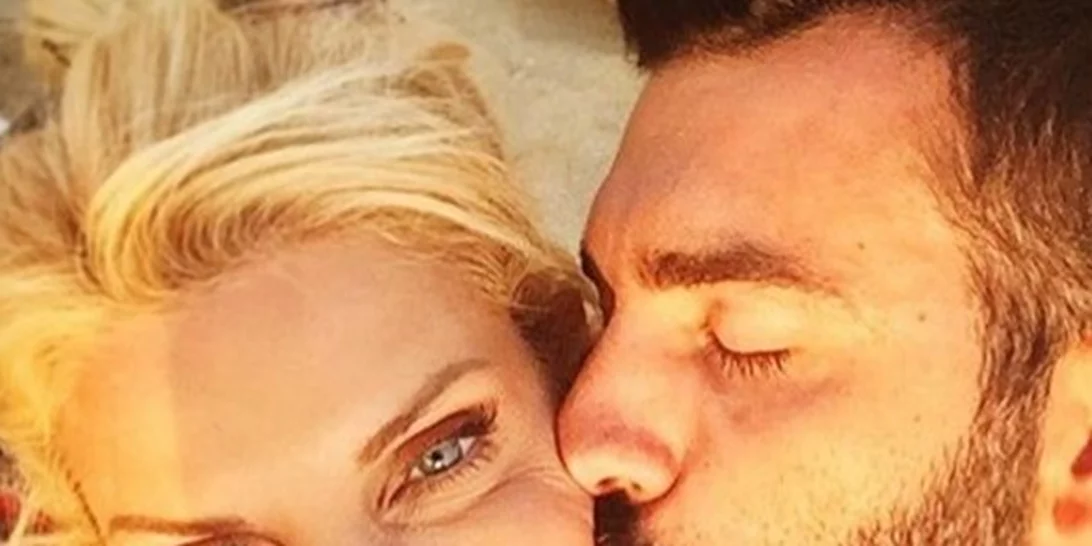 Ελένη Μενεγάκη: To σχόλιο του αδελφού της & η τρυφερή απάντησή της