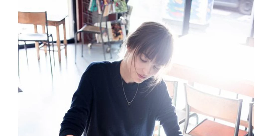 Πάνινα sneakers: 15 υπέροχα cool νέοι τρόποι να τα φορέσεις