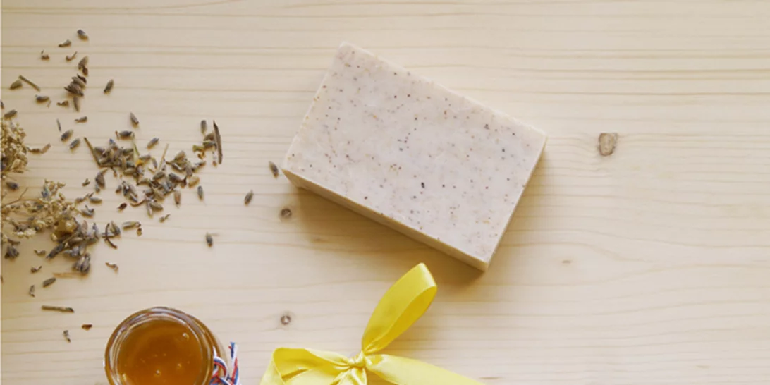 DIY: 5 διαφορετικές ιδέες για πανεύκολα scrubs χειλιών