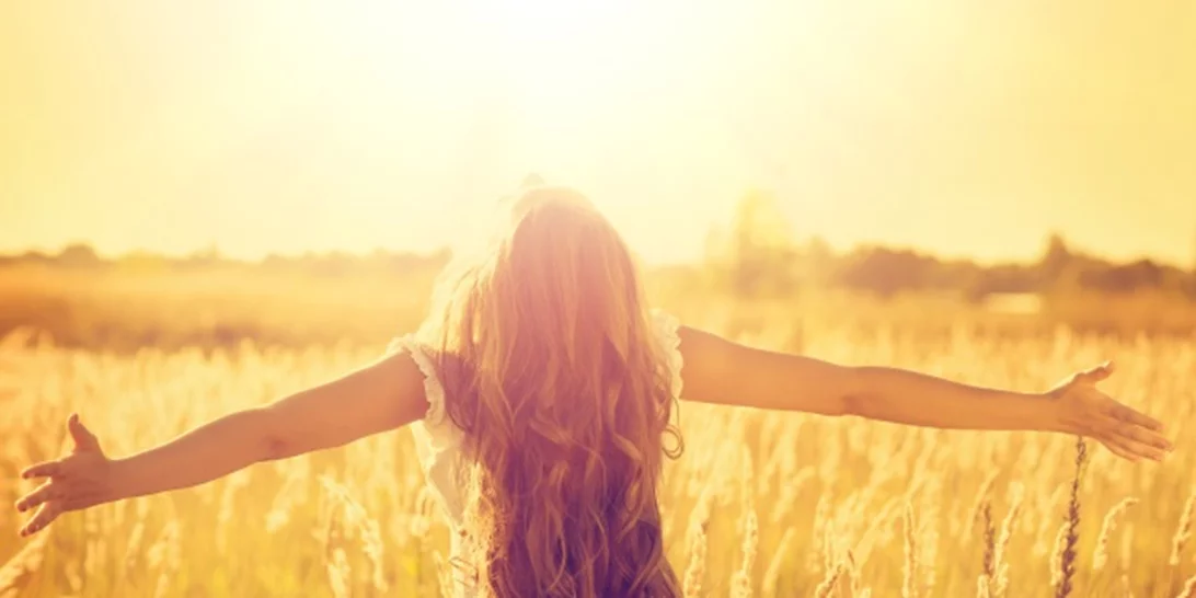 Μάθε ποια είναι η Νο1 beauty κίνηση που πρέπει να κάνεις κάθε μέρα και γιατί