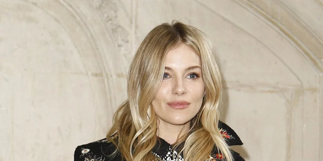 H Sienna Miller φορά την πιο hot ανοιξιάτικη τάση