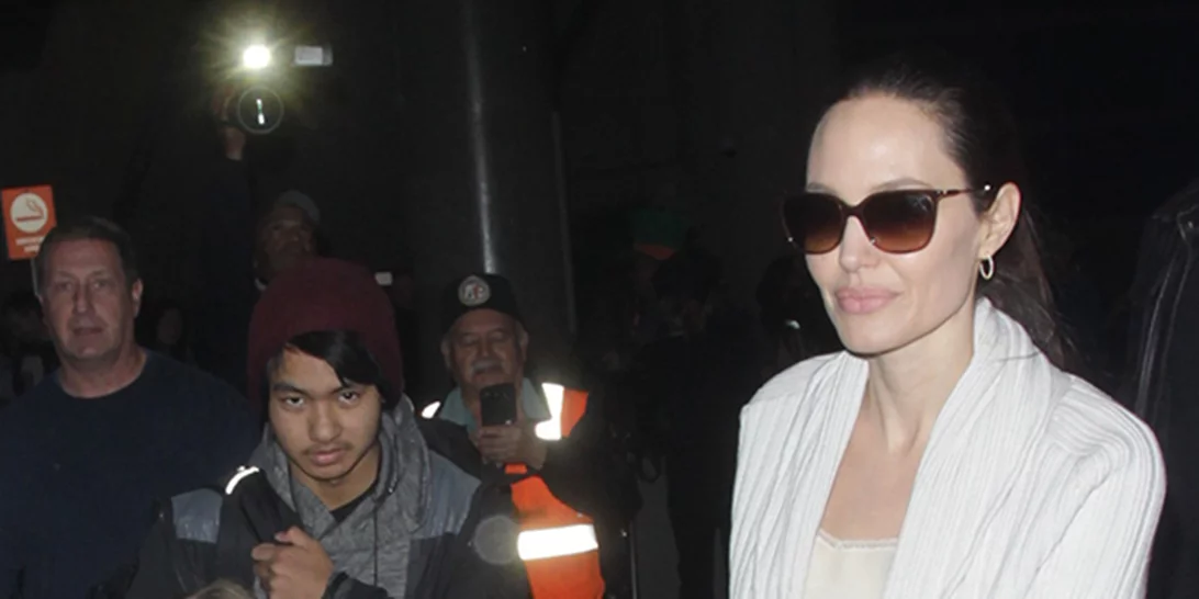 Angelina Jolie: Με τα παιδιά της και ανανεωμένο στυλ στο αεροδρόμιο