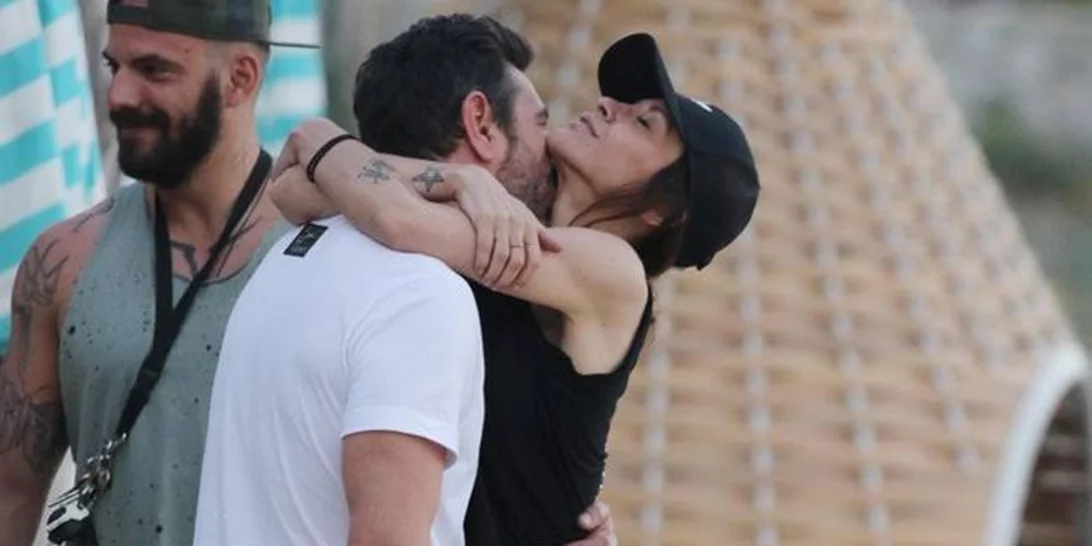 Ιωσήφ Μαρινάκης - Χρύσα Καλπάκη: Το «καυτά» φιλία του ζευγαριού στην Μύκονο