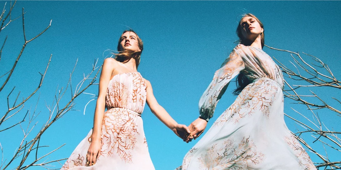 Καλεσμένη σε γάμο; 10 τέλεια φορέματα για κάθε σωματότυπο και budget